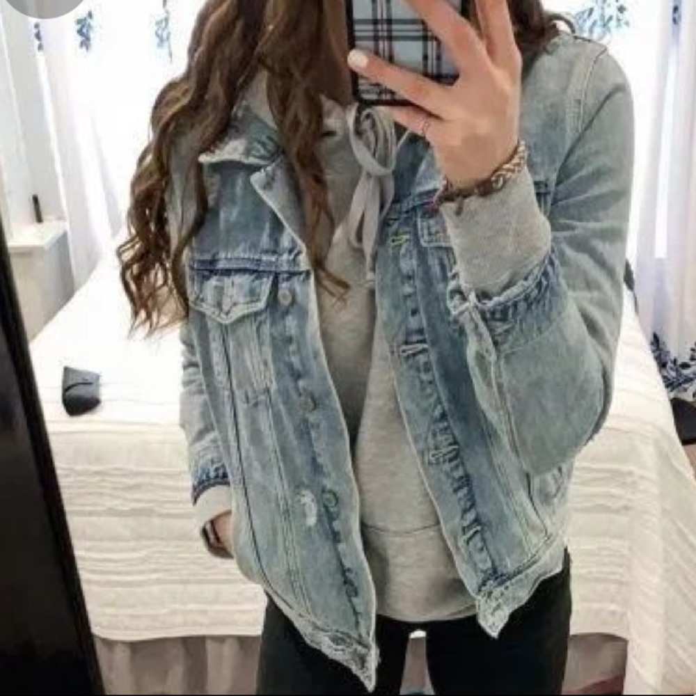 LOOKING FOR OVERSIZED GREY HOODIE AND JEAN JACKET